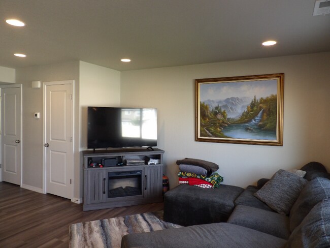 Building Photo - 11260 Feliz Wy