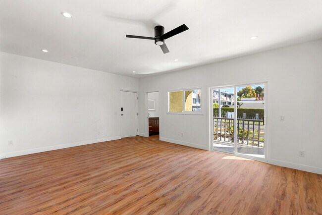 Foto del edificio - 1301 N Poinsettia Pl