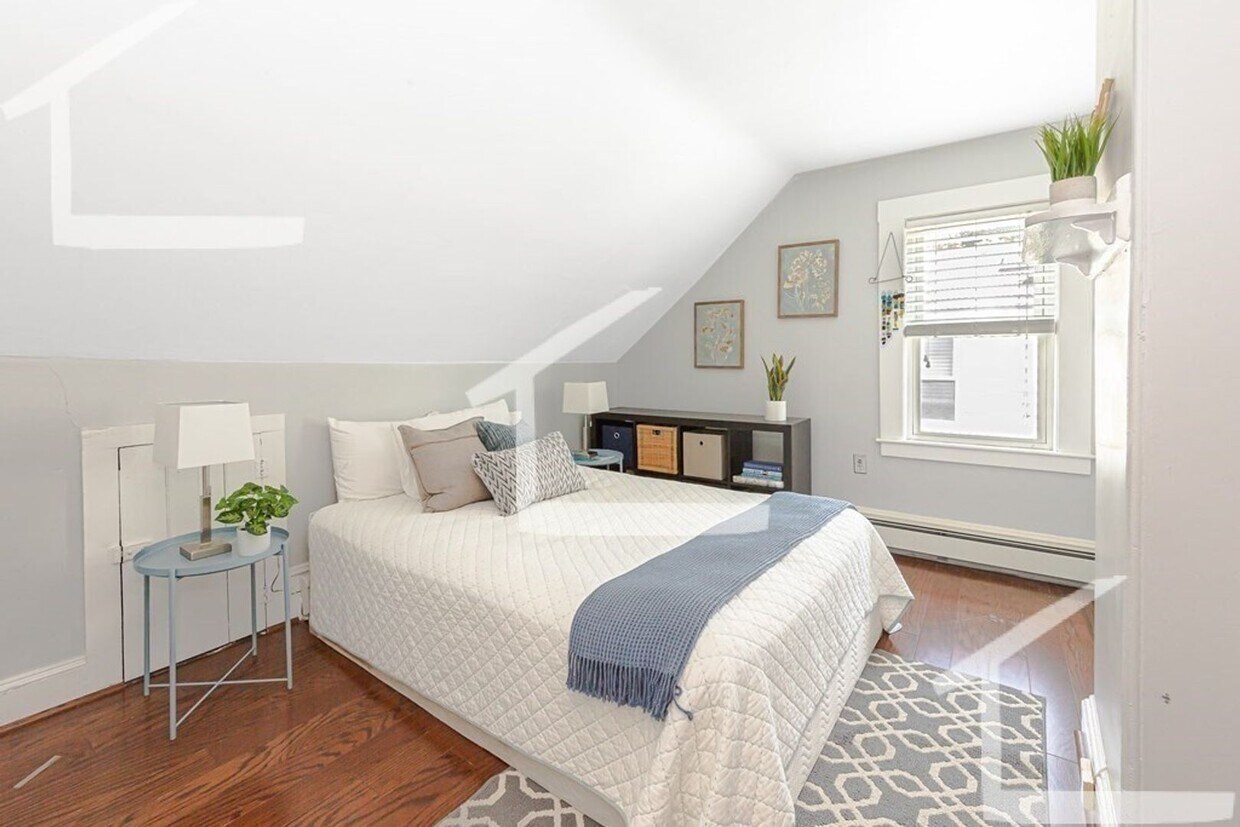 Primary Photo - Stunning Gut-Renovated 5 Bedroom Apartment...