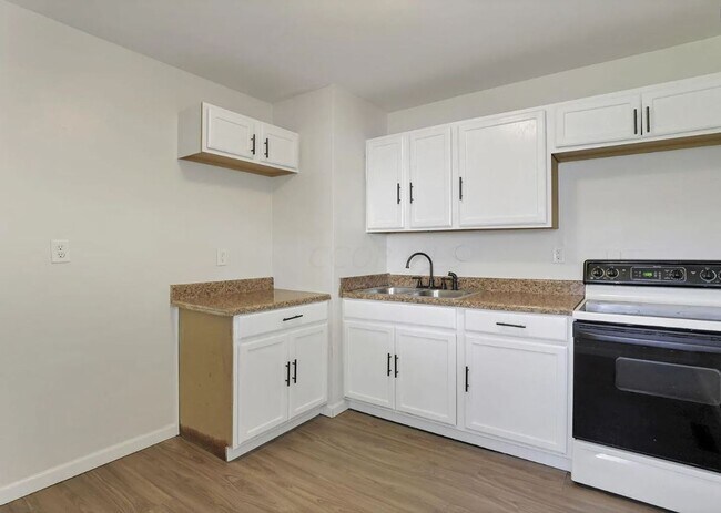 Building Photo - Charming Columbus Home | 2BR with Fenced Y...