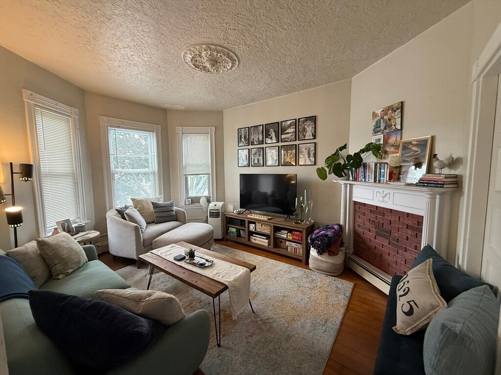 Foto principal - 261 E Cottage St