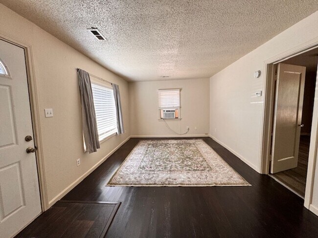 Foto del edificio - North End 2 Bedroom 1 Bathroom Cottage