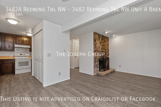 Building Photo - Pacific Northwest living, 2 bed/1 bath in ...