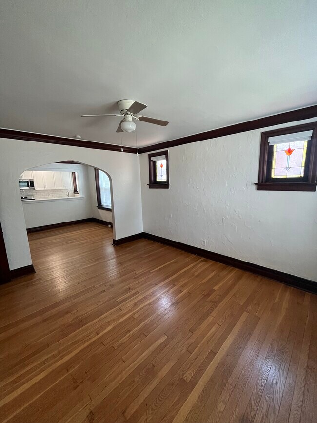 Sala de estar - 4932 Potomac St