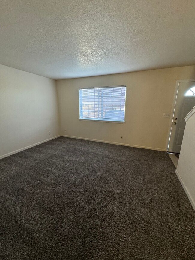 Foto del edificio - 1057 Lookingglass Rd