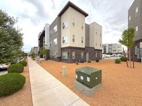 Building Photo - 5801 S Garnet Dr
