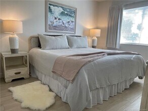 Building Photo - 484 NE Plantation Rd