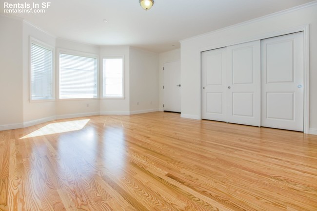 Building Photo - 725 Taraval