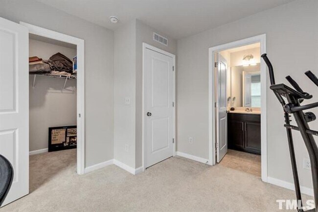 Building Photo - Room in 3 Bedroom Townhome at Southern Mag...
