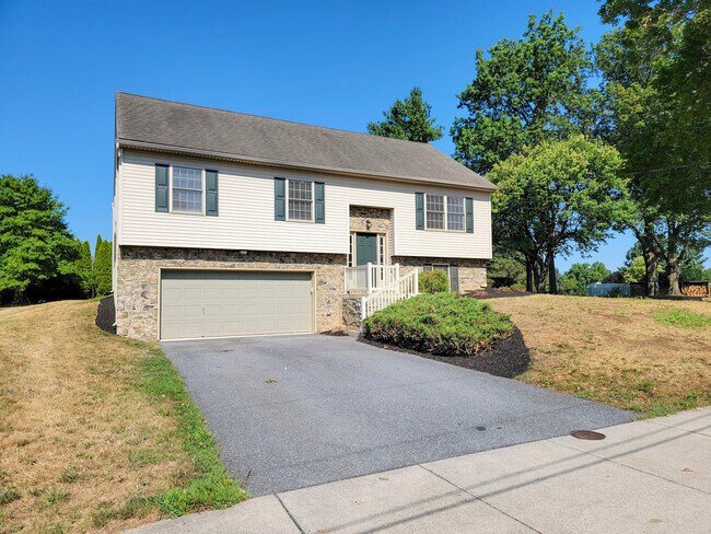 Foto del edificio - 5206 Brook Dr