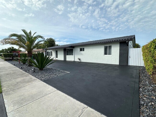 Foto del edificio - 10790 SW 66th Dr