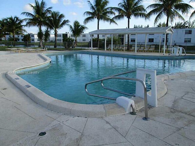 Foto del edificio - 101 NW 204th St
