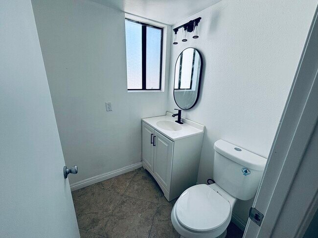 Foto del edificio - 6215 Peridot Ave