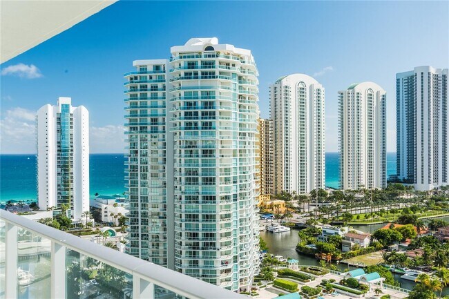 Foto del edificio - 300 Sunny Isles Blvd