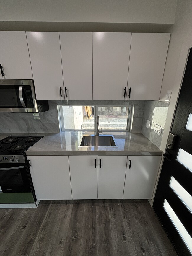 Building Photo - 5424 Garden Grove Ave