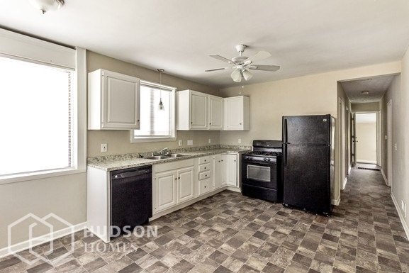 Building Photo - 47 Lyndale Dr
