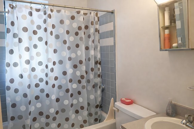 Building Photo - 845 Beacon St