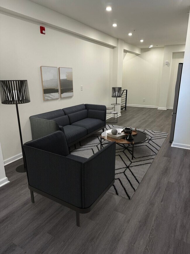 Foto del edificio - One FREE MONTH!! Luxury Bi-Level 2BR Apart...