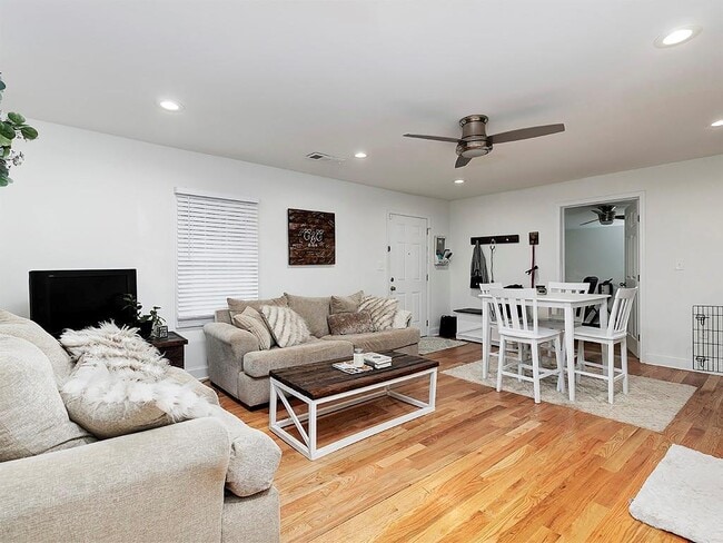 Foto del edificio - 3940 Forrest Ct