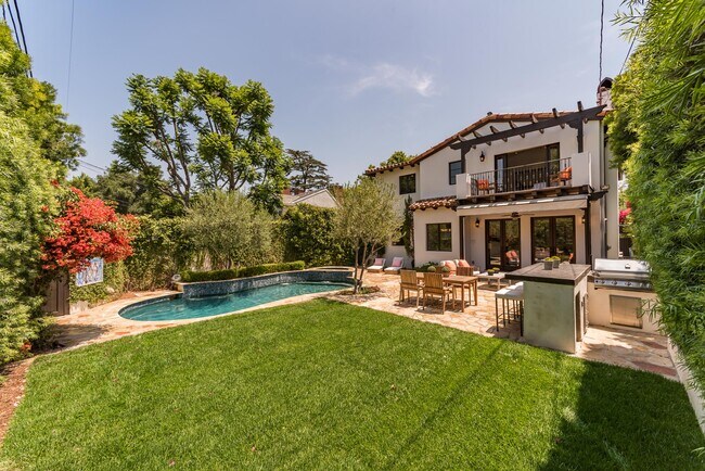 Foto del edificio - 4103 Farmdale Ave