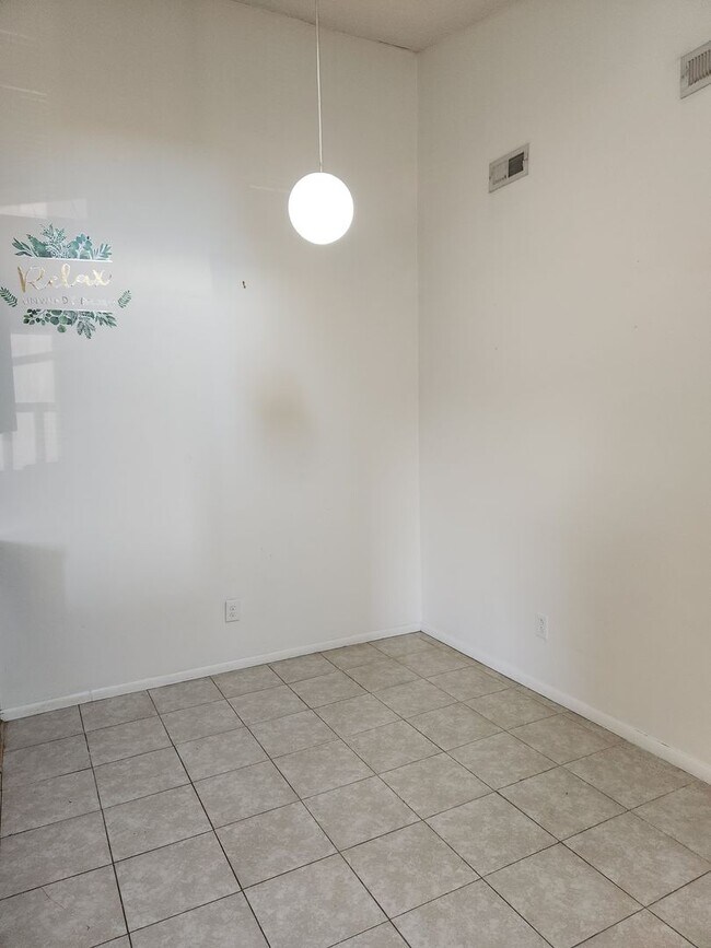 Foto del edificio - 627 Crows Nest Ct