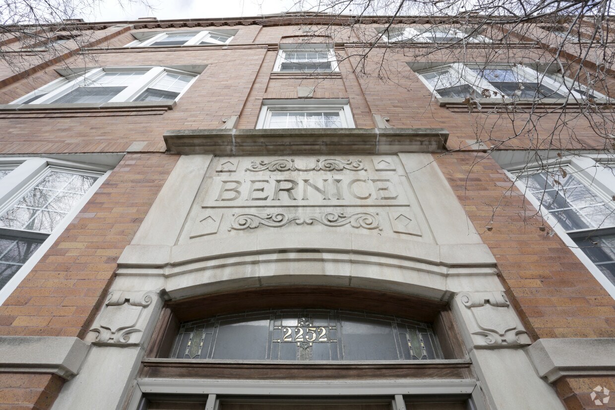 Building Photo - Bernice