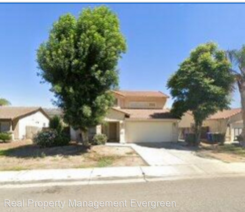 5 br, 3 bath House 1922 Santa Maria Ave House Rental in Porterville
