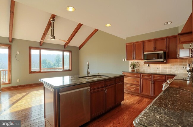 Building Photo - 19 Chesterfield Ln