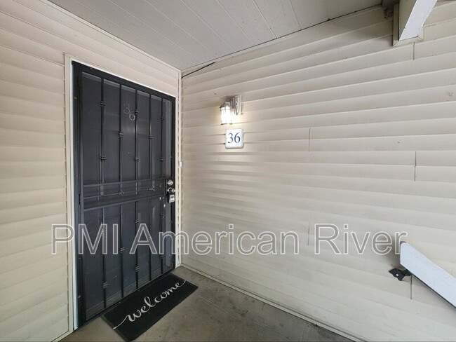 Building Photo - 7131 Stella Ln