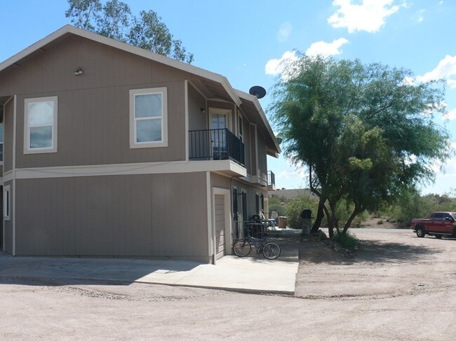 Building Photo - Palm Way Apartments