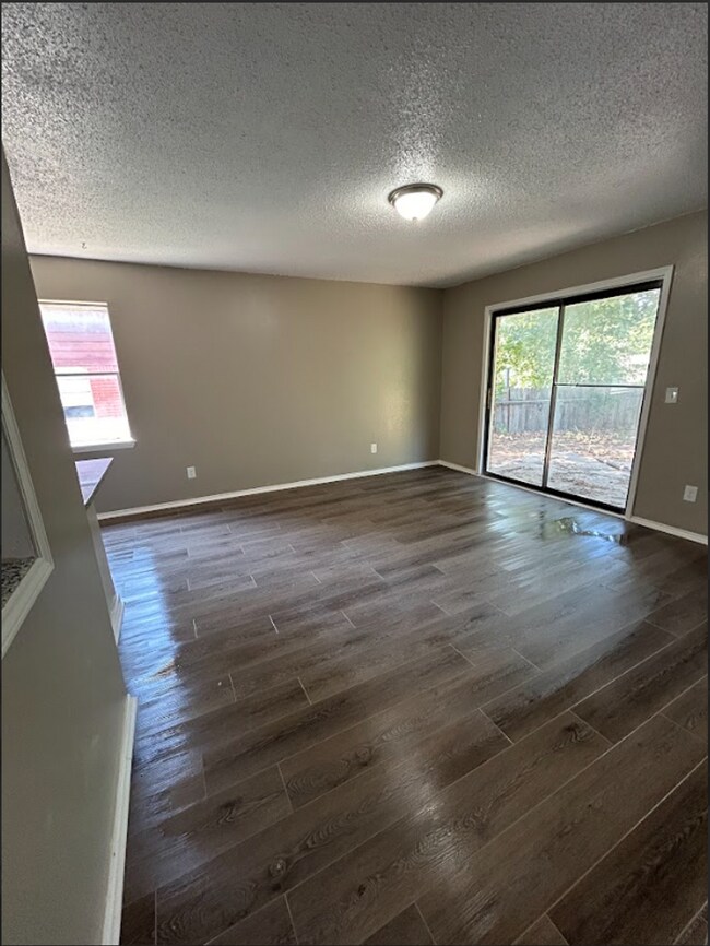 Foto del edificio - Spacious and Modern 5-Bedroom Home in Yuko...