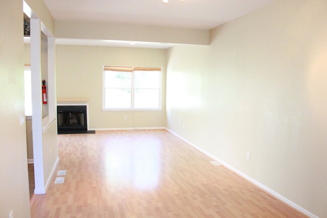 Building Photo - 185 Springhill Dr