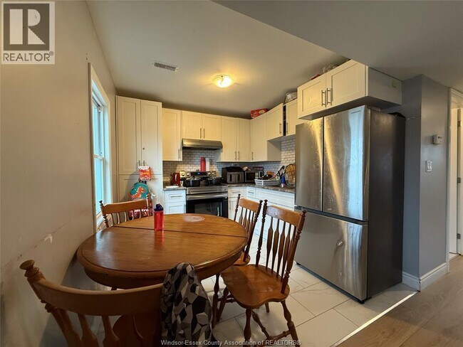 Building Photo - 485 Aylmer Ave