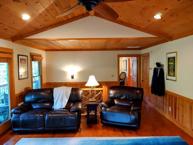 Building Photo - 386 Arbor Dr