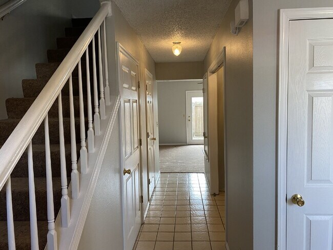 Building Photo - 503 Cammellia Dr Unit B