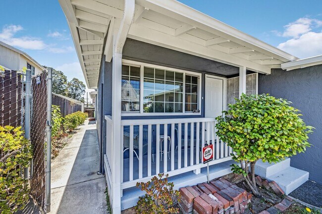 Foto del edificio - 3042 Maple Ave