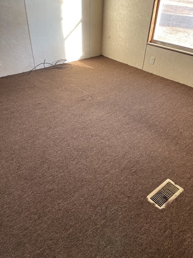 Building Photo - 3 Bedrooms 2 Bathrooms
