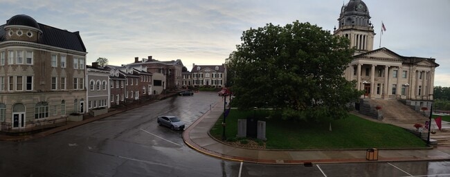 Building Photo - 318 Main St