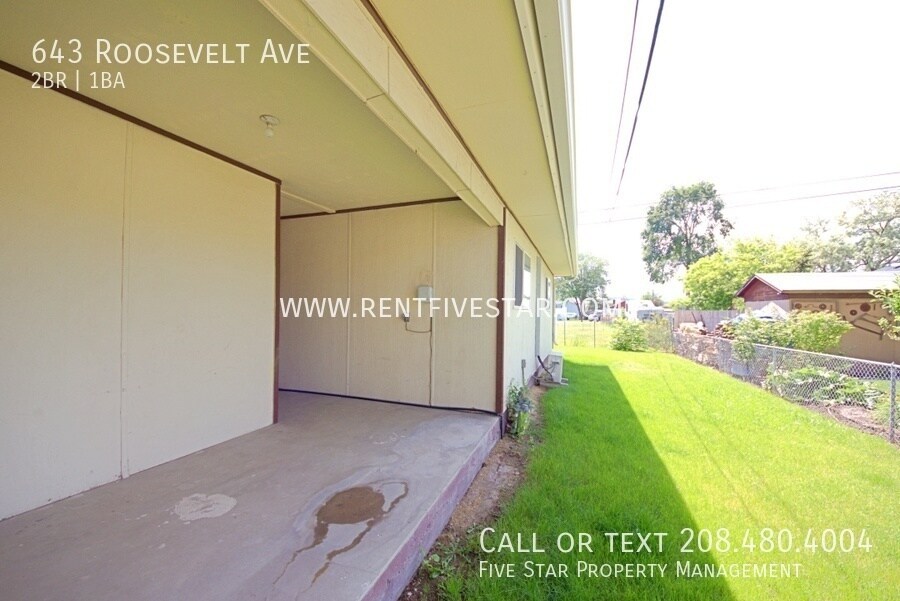 Foto del edificio - 643 Roosevelt Ave