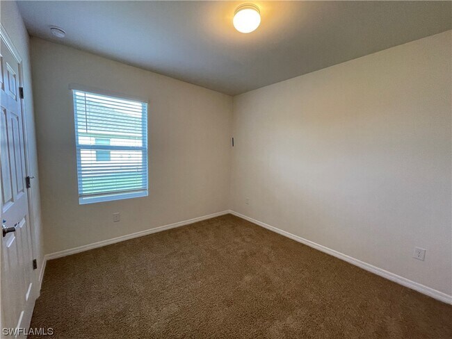 Foto del edificio - 326 SW 24th Pl
