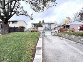 Building Photo - 141 Gunn St