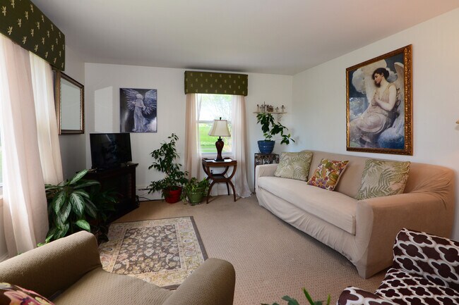 Call Lisa 508-990-6163 - 762 Green End Ave