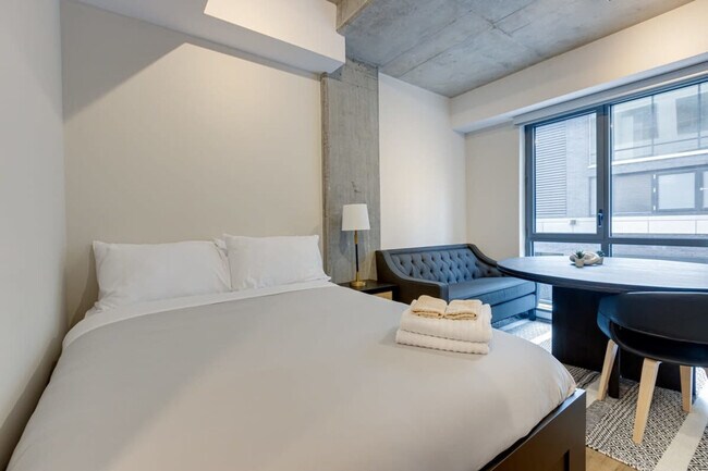 Building Photo - 742 Rue William