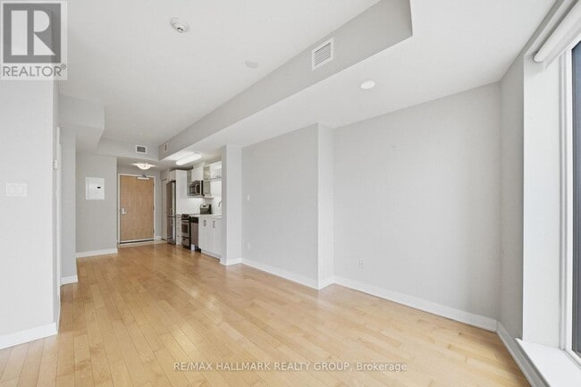 Building Photo - 40 Nepean St