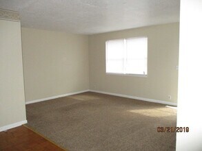 Building Photo - 621 Dover Rd