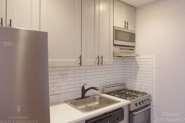 Building Photo - 1708 Summerfield St