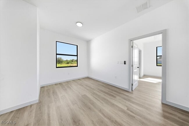 Foto del edificio - 1024 Halby Ave S