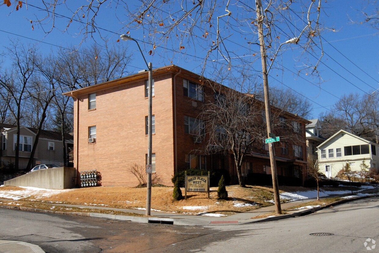 Primary Photo - Holly Plaza West