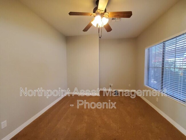 Foto del edificio - 40743 W Boone Ln