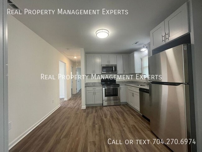 Building Photo - 2825 Wedgefield Dr